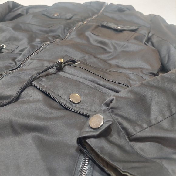 Women's Elegant Black Puffer Coat - Picture 6 of 7